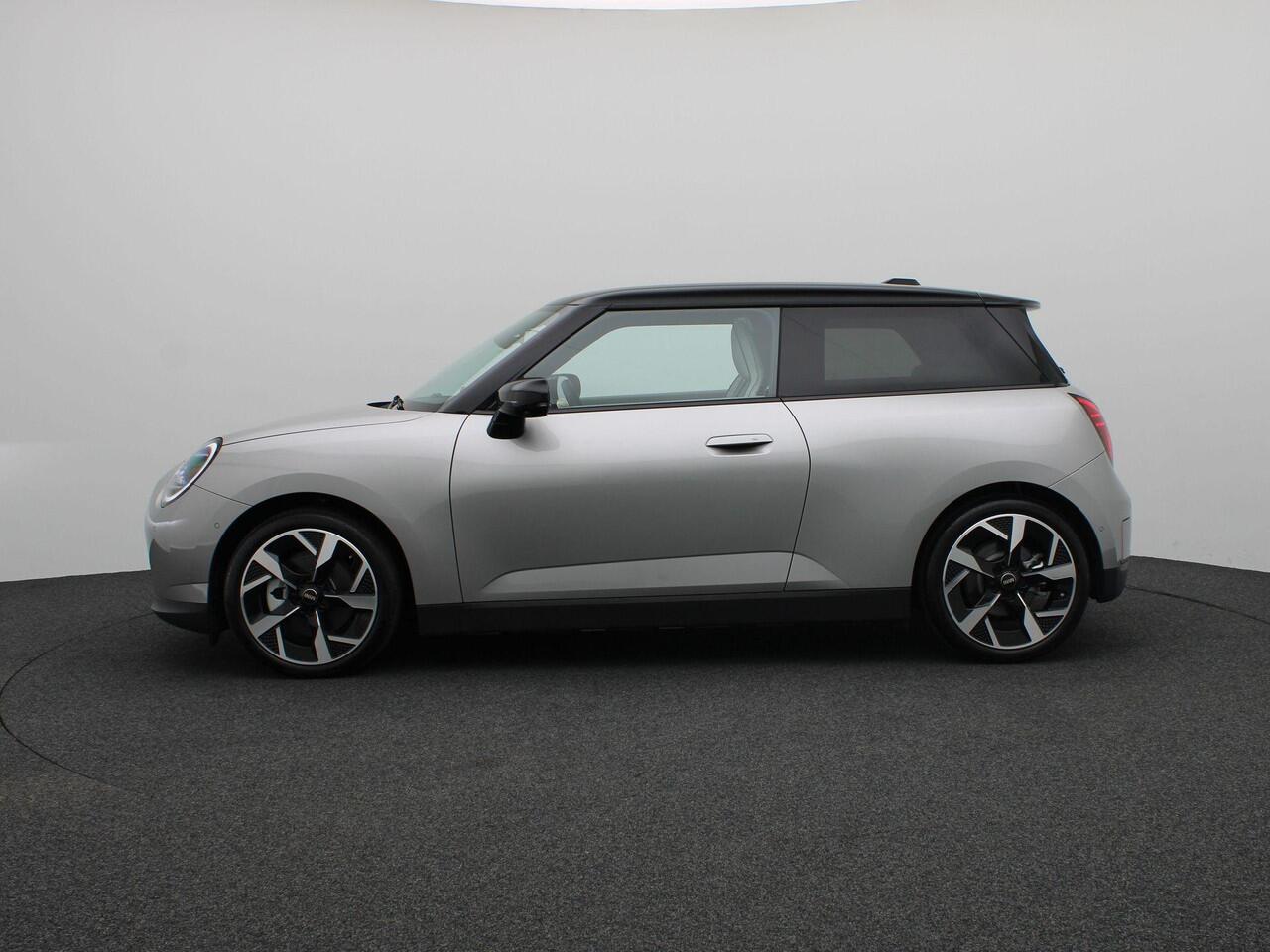 Mini COOPER 3-Deurs E Pakket L + Glazen panoramadak + Parking Assistant Plus + Harman Kardon + Elektrisch verwarmde voorstoelen + Comfort Access + 18''