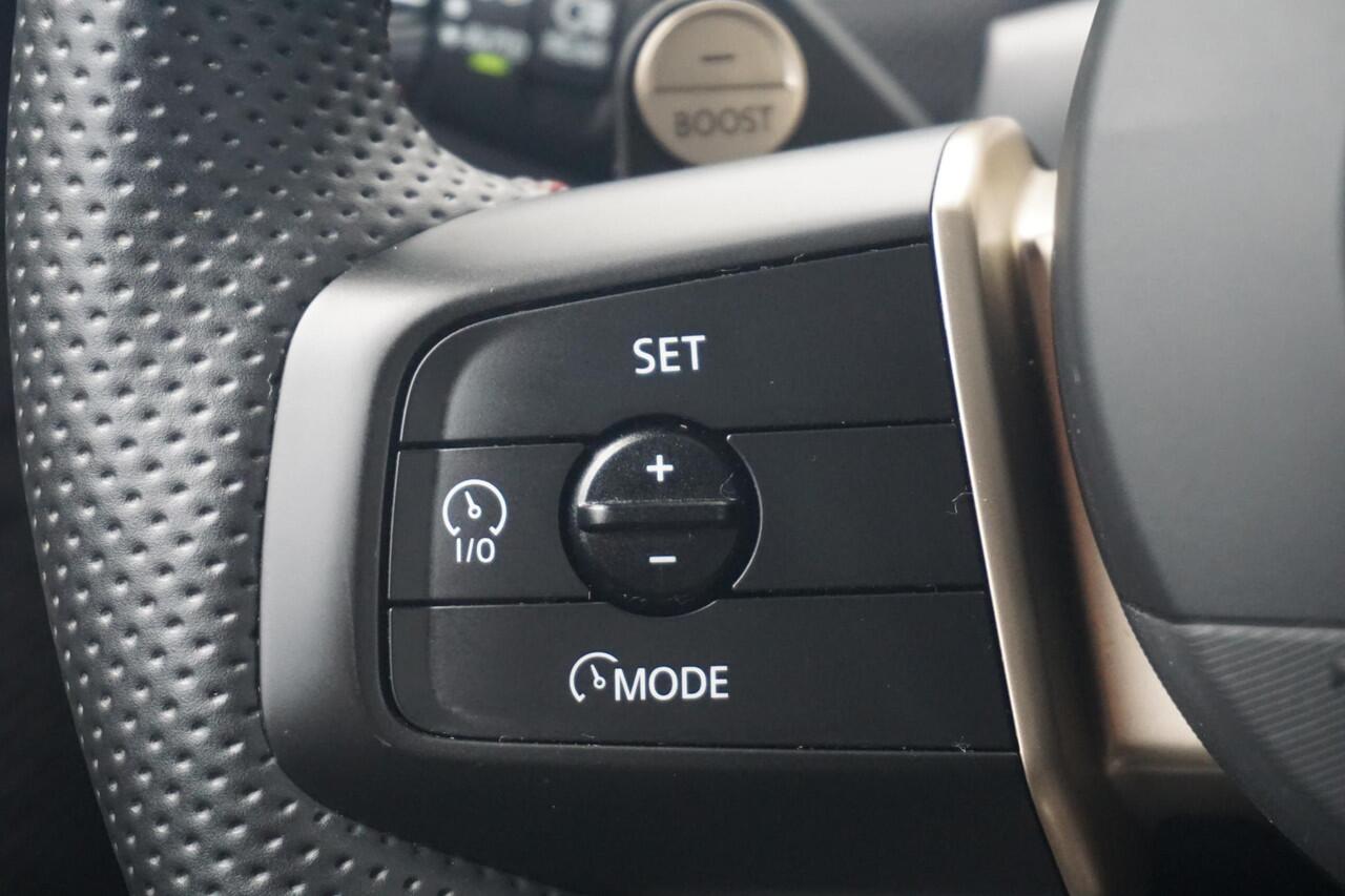 Mini COOPER 5-deurs | John Cooper Works Trim | Pakket M | Panoramadak | Head-Up Display | Driving Assistant | Comfort Access