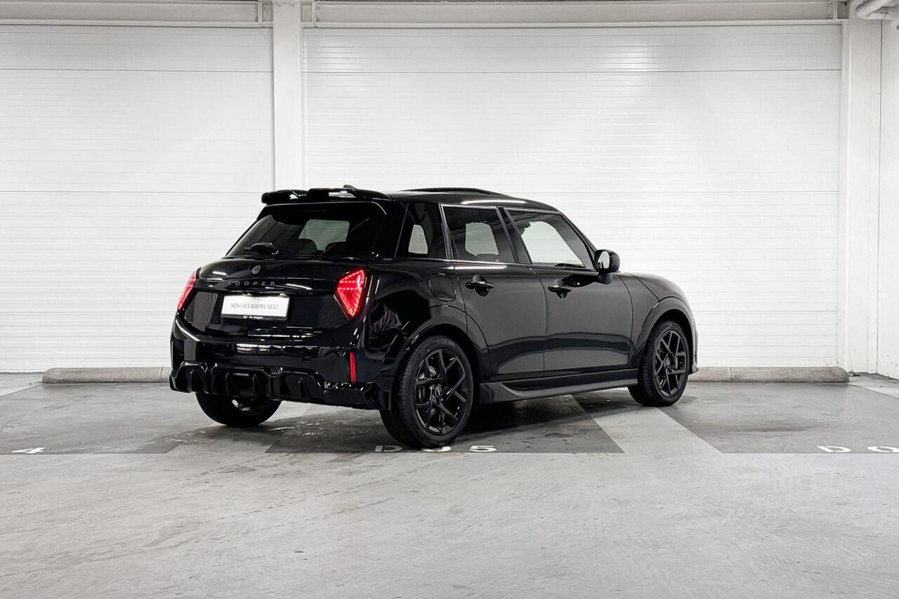 Mini COOPER 5-deurs C | John Cooper Works Uitvoering | Pakket M | 17" John Cooper Works Sprint Spoke black | Selections
