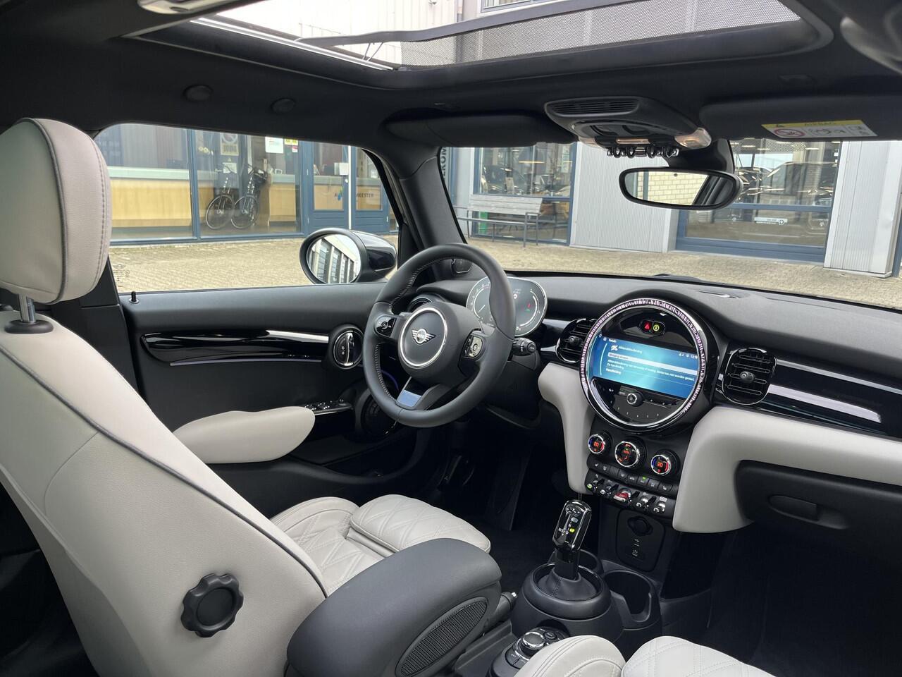 Mini COOPER 1.5 Classic | NL Auto/1e Eig./Voll.Historie/Leder/Panodak/Navi/17"/Apple CarPlay-Android Auto