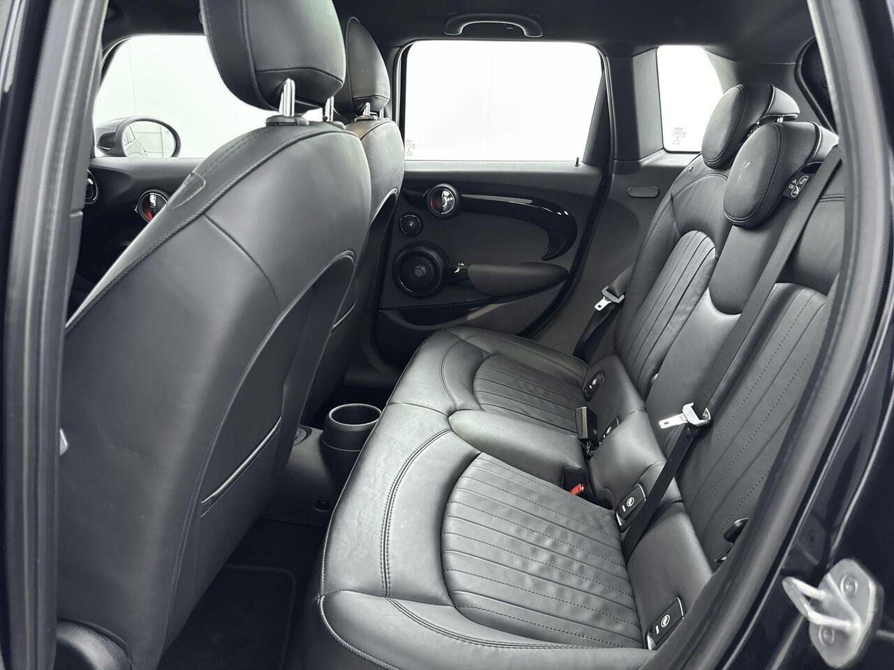 Mini COOPER Mini 1.5 Dalston Edition 136PK | John Cooper Works Pakket | Harman Kardon | Panorama-dak | Dealeronderhouden | MINI Yours Enigmatic Black