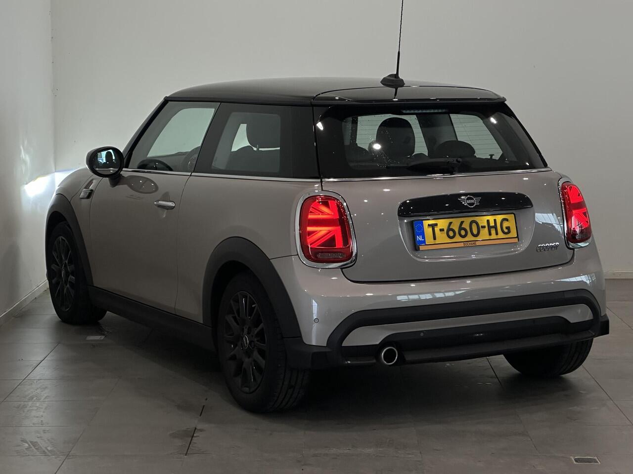 Mini COOPER Mini 1.5 Camden Edition | Navigatie | Climate Control | Cruise Control | Lichtmetalen velgen 16" | Apple Carplay/Android Auto | 1e eigenaar!