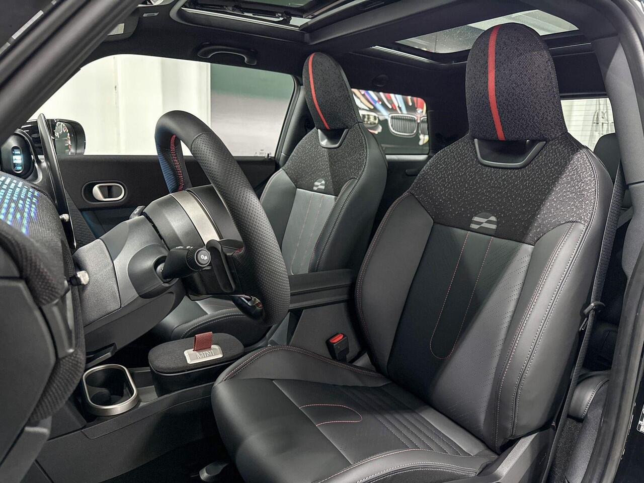 Mini COOPER C | John Cooper Works Uitvoering | Pakket M | 17" John Cooper Works Sprint Spoke Black