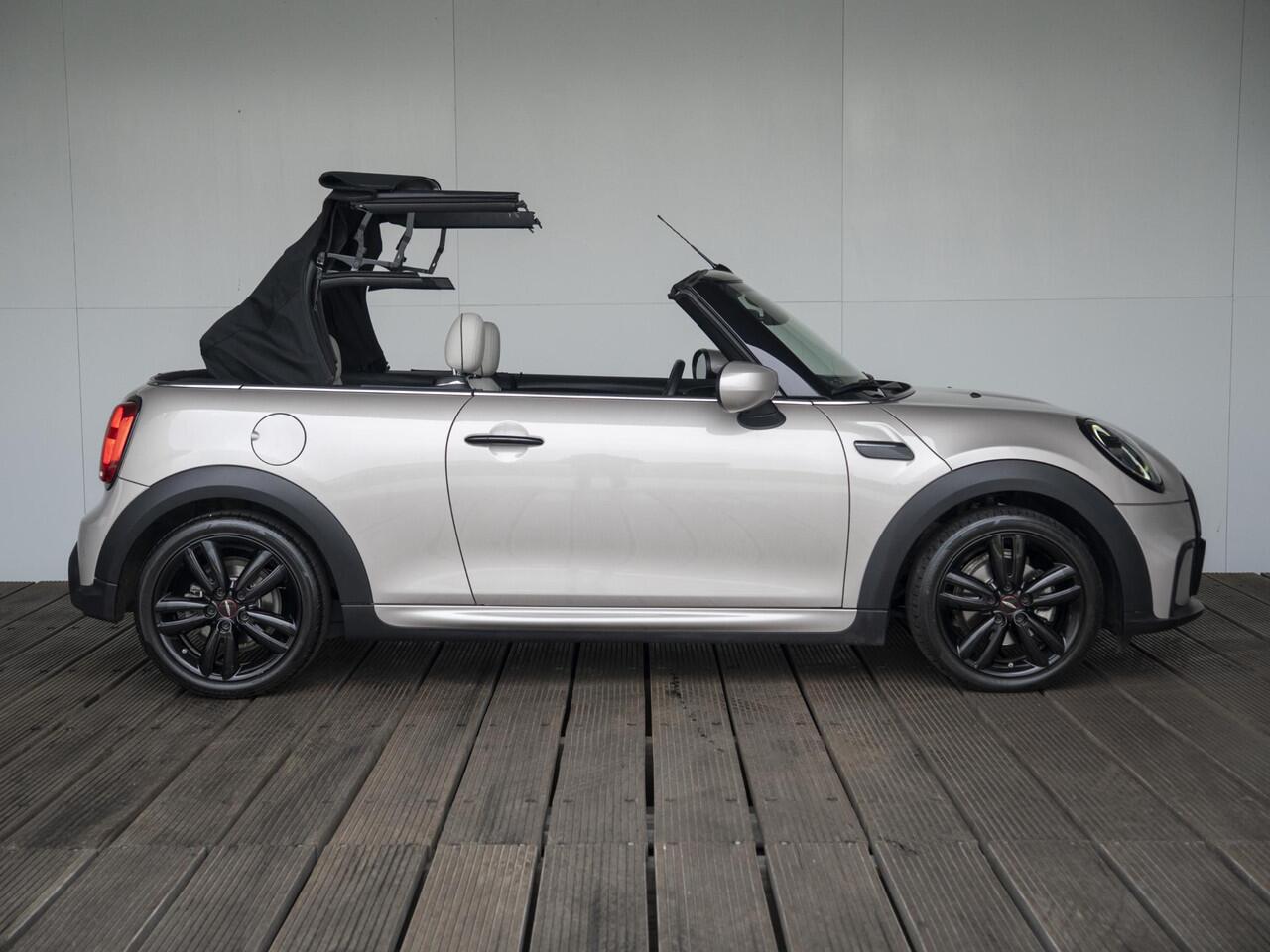 Mini COOPER Cabrio Aut. JCW pakket + Stoelverwarming + Carplay
