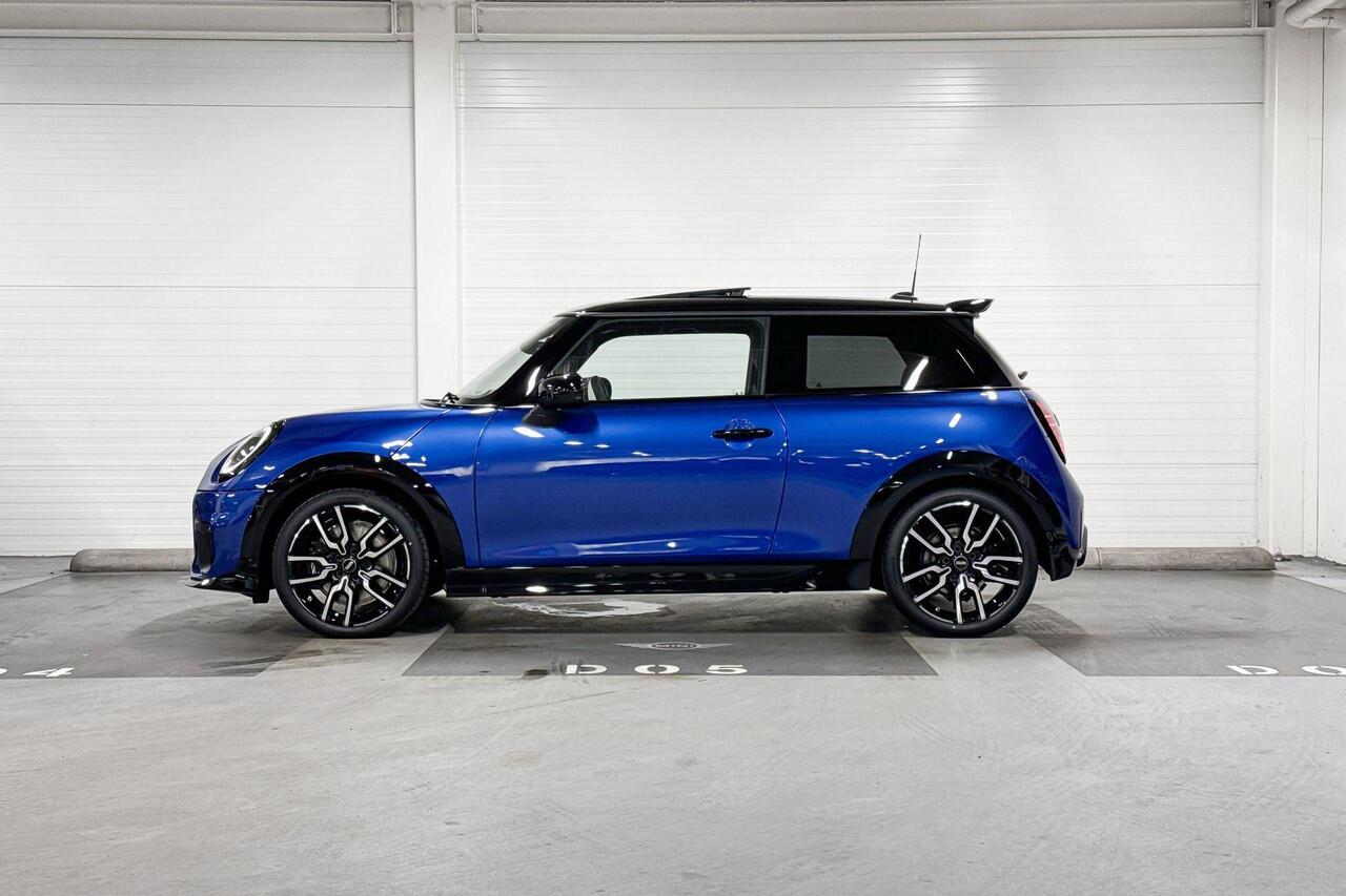 Mini COOPER C | John Cooper Works Uitvoering | Pakket M | 18" John Cooper Works Lap Spoke two-tone | Selections