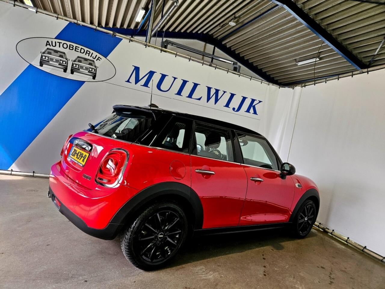 Mini COOPER 1.5 Cooper Business Edition / Automaat / Navi / NL Auto