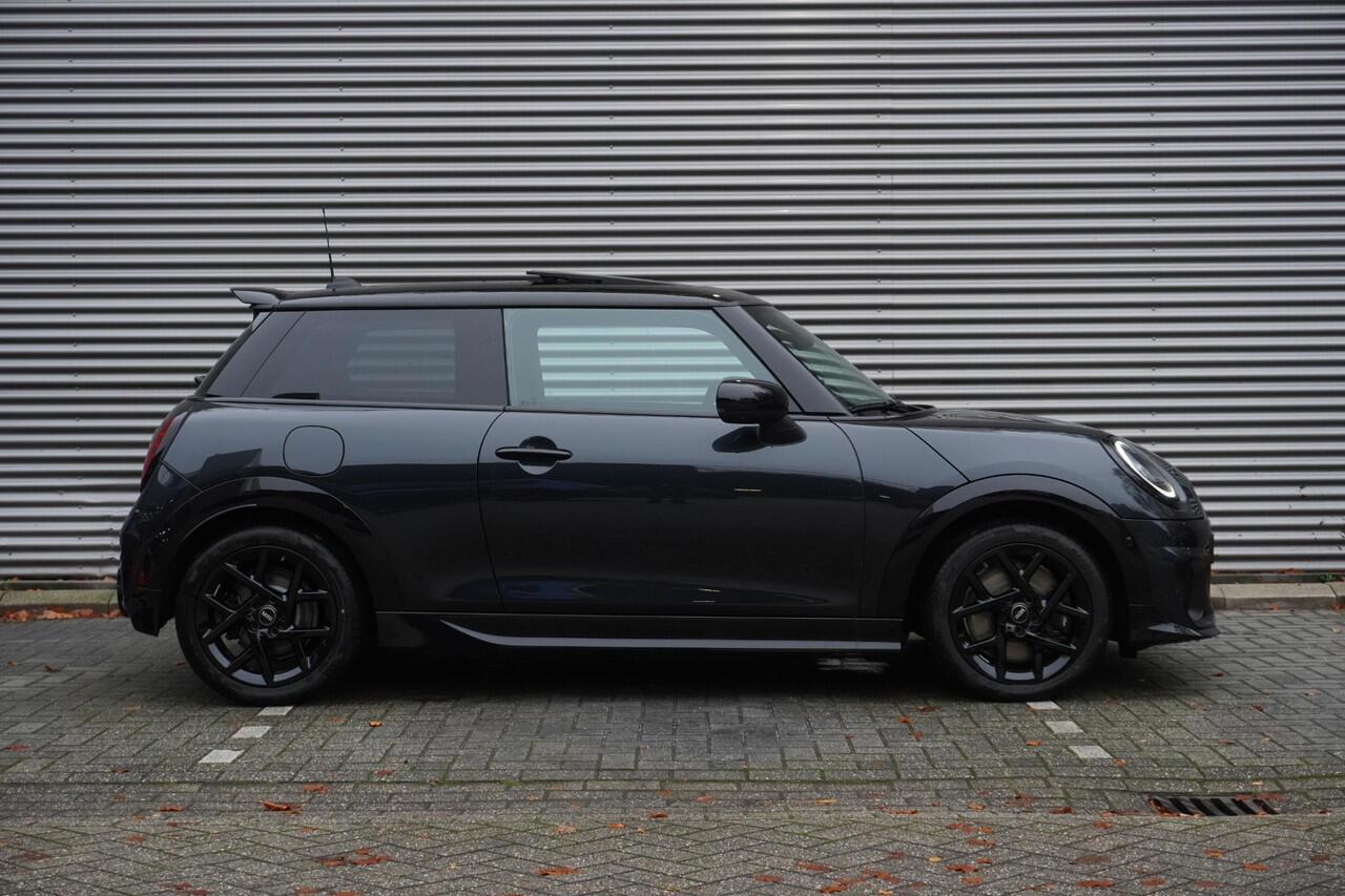 Mini COOPER 3-deurs C John Cooper Works Uitvoering | Pakket XL | Glazen panoramadak | Driving Assistant Plus | Parking Assistant Plus | HIFI System Harman Kardon