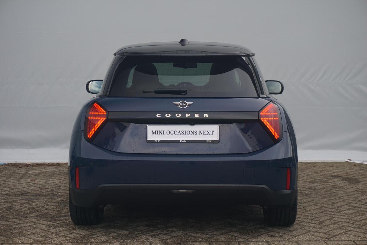 Mini COOPER 3-deurs E Favoured Trim | Pakket M | Glazen panoramadak | Comfort Access | Harman Kardon | Head-Up Display | Stuurwielrand verwarmd