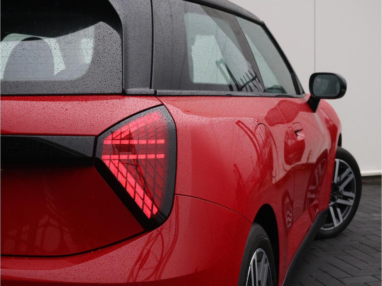 Mini COOPER Mini E Classic S 40.7 kWh Comfort Access/ Head-Up/ Driving Assistant/ 17 inch Parallel Spoke 2-tone/ Stoelverwarming