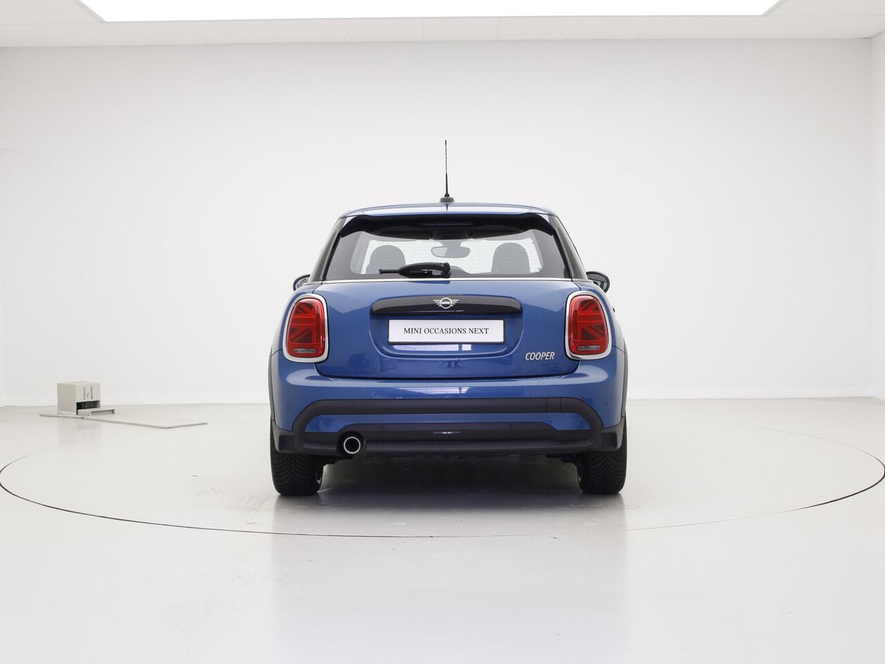 Mini COOPER 5-deurs 1.5 Classic | Navigatie | LED | PDC | Apple CarPlay | Automaat