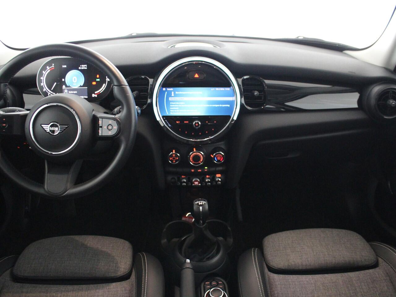 Mini COOPER Mini 1.5 Business Edition | Black style | PDC | Clima |*