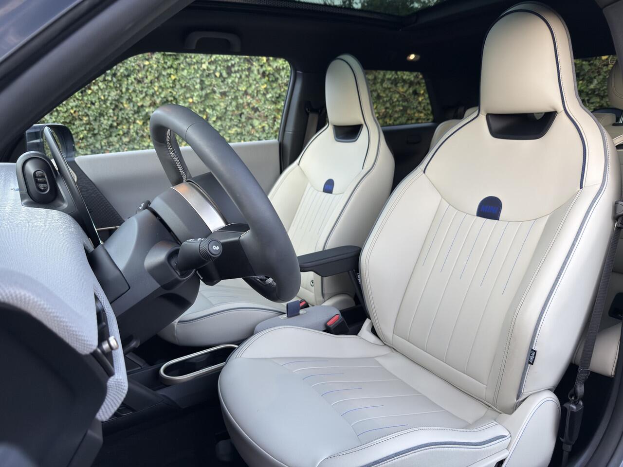 Mini COOPER Mini E | Pakket L | Panorama | Harman/Kardon | JCW Sportstoel.