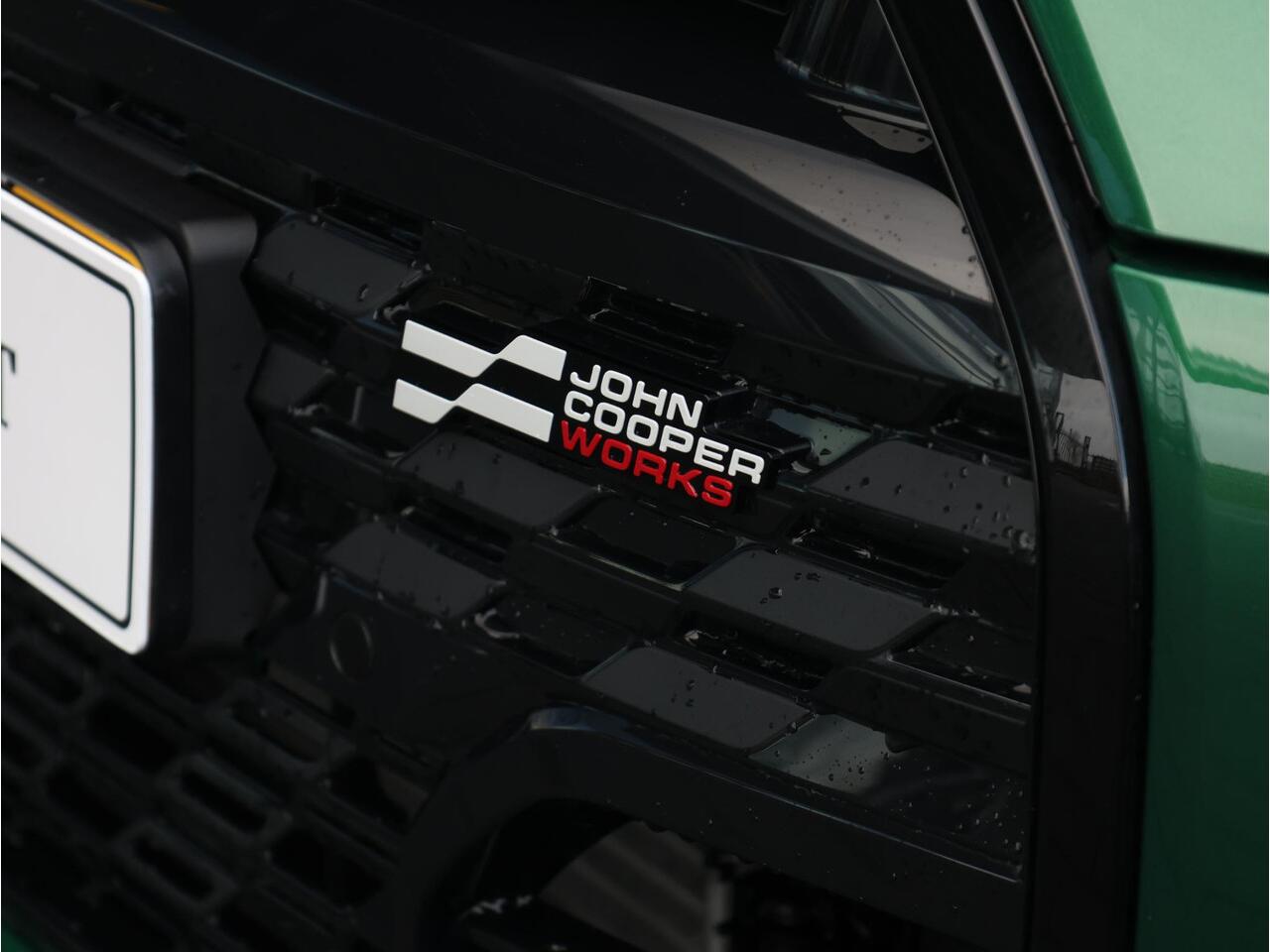 Mini COOPER C John Cooper Works + XL Pakket | Stuurwielverwarming/ Stoelverwarming/ Panoramadak/ Harman-Kardon/ Head-Up/ Elektrische verstelbare stoelen/ Driving Assistant Plus