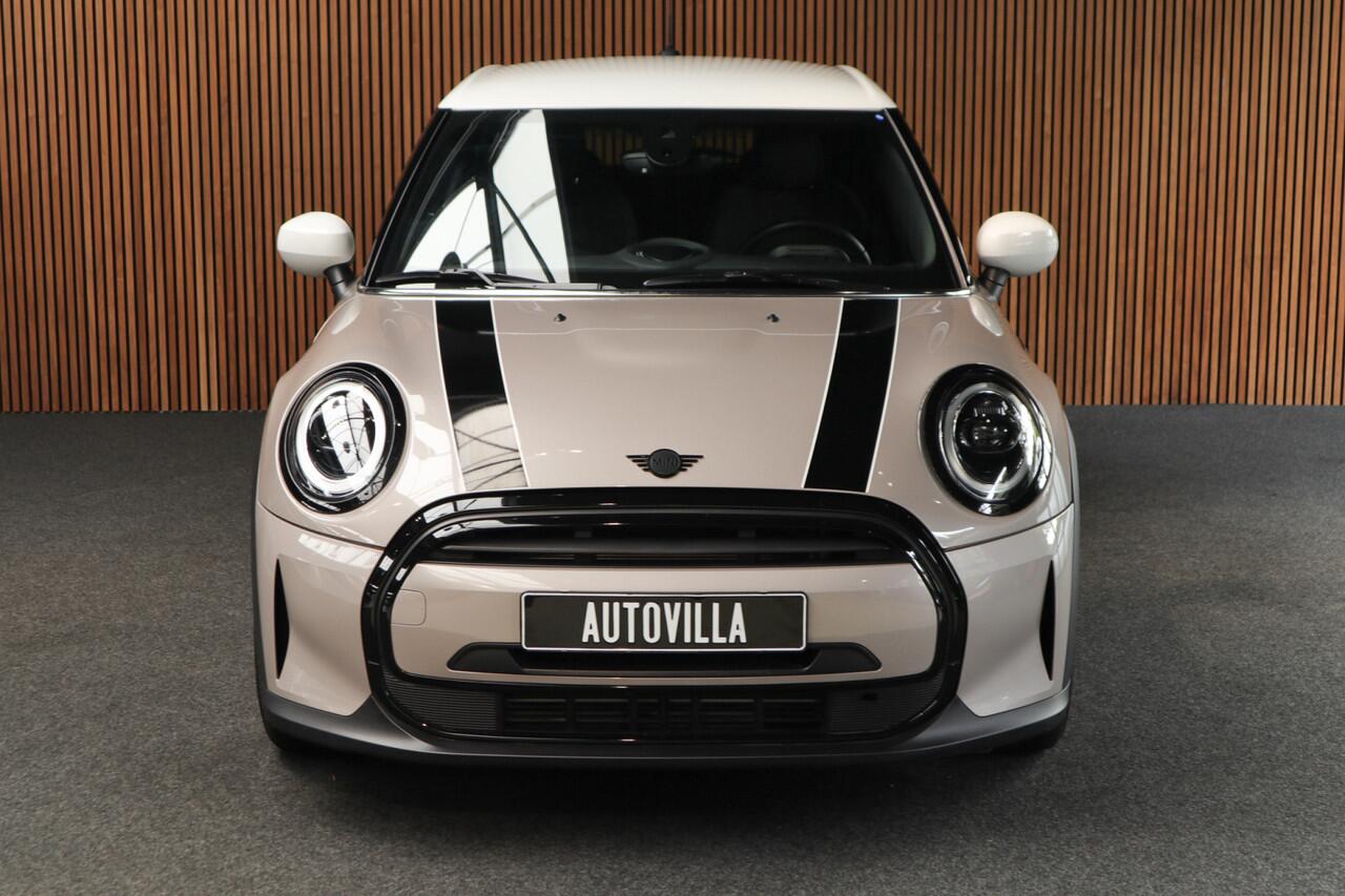 Mini COOPER Mini 1.5 Navi Leer Camera PDC Carplay Keyless Go & Entry LM velgen Zwarte binnenhemel Stoelverwarming Sportstoelen LED BTW auto!