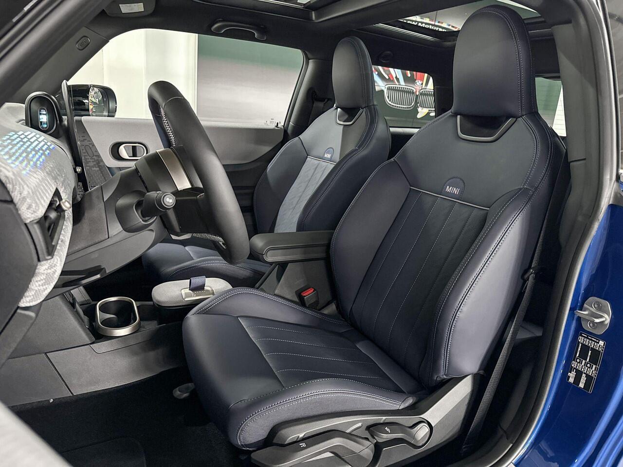 Mini COOPER C | Favoured uitvoering | Pakket M | 18" Night Flash Spoke 2-tone