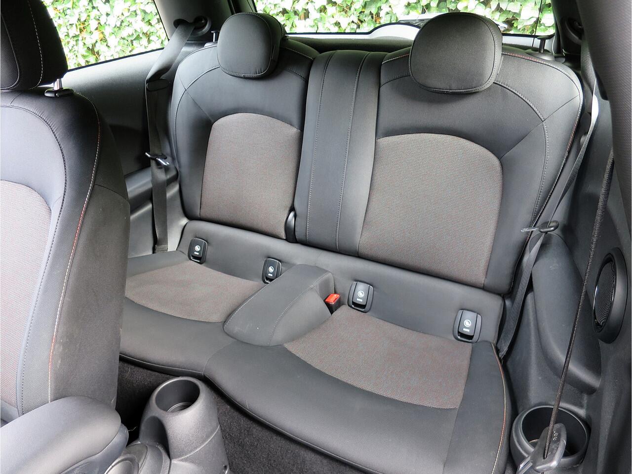 Mini COOPER 1.5 Pepper F56 LCI met Navi, LED, Clima en 16"