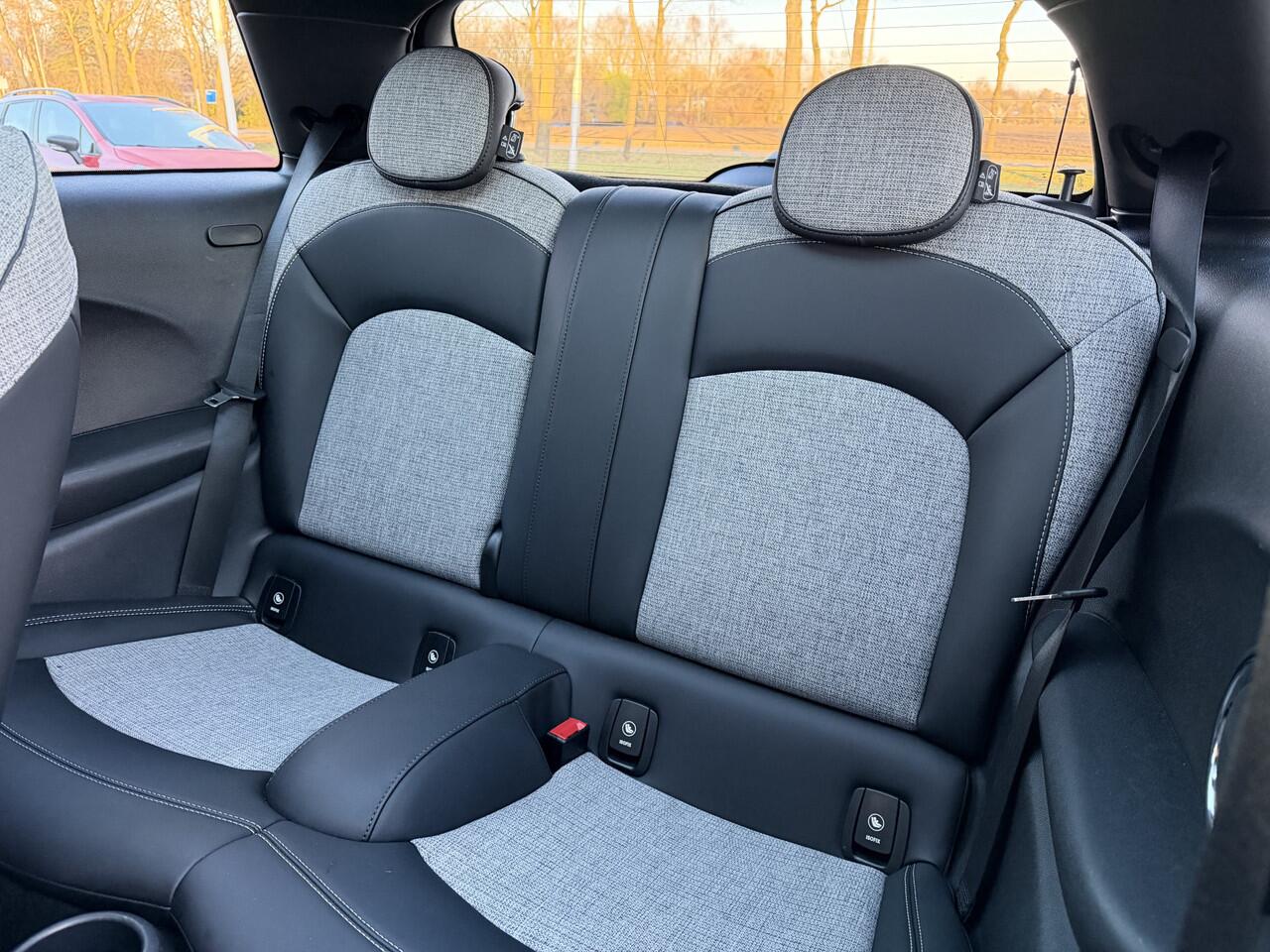 Mini COOPER Mini 1.5 Chili Automaat / Carplay / Panoramadak / Navi / 17" LM / PDC v+a