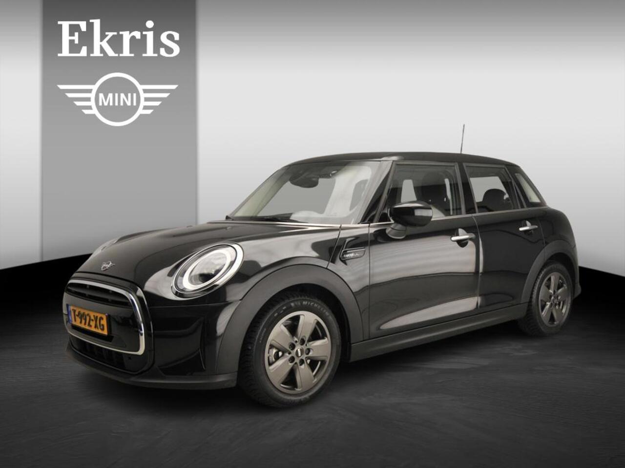 Mini COOPER 5-deurs Automaat / PDC / Climate / Cruise / LED / Alu wielen 16 inch