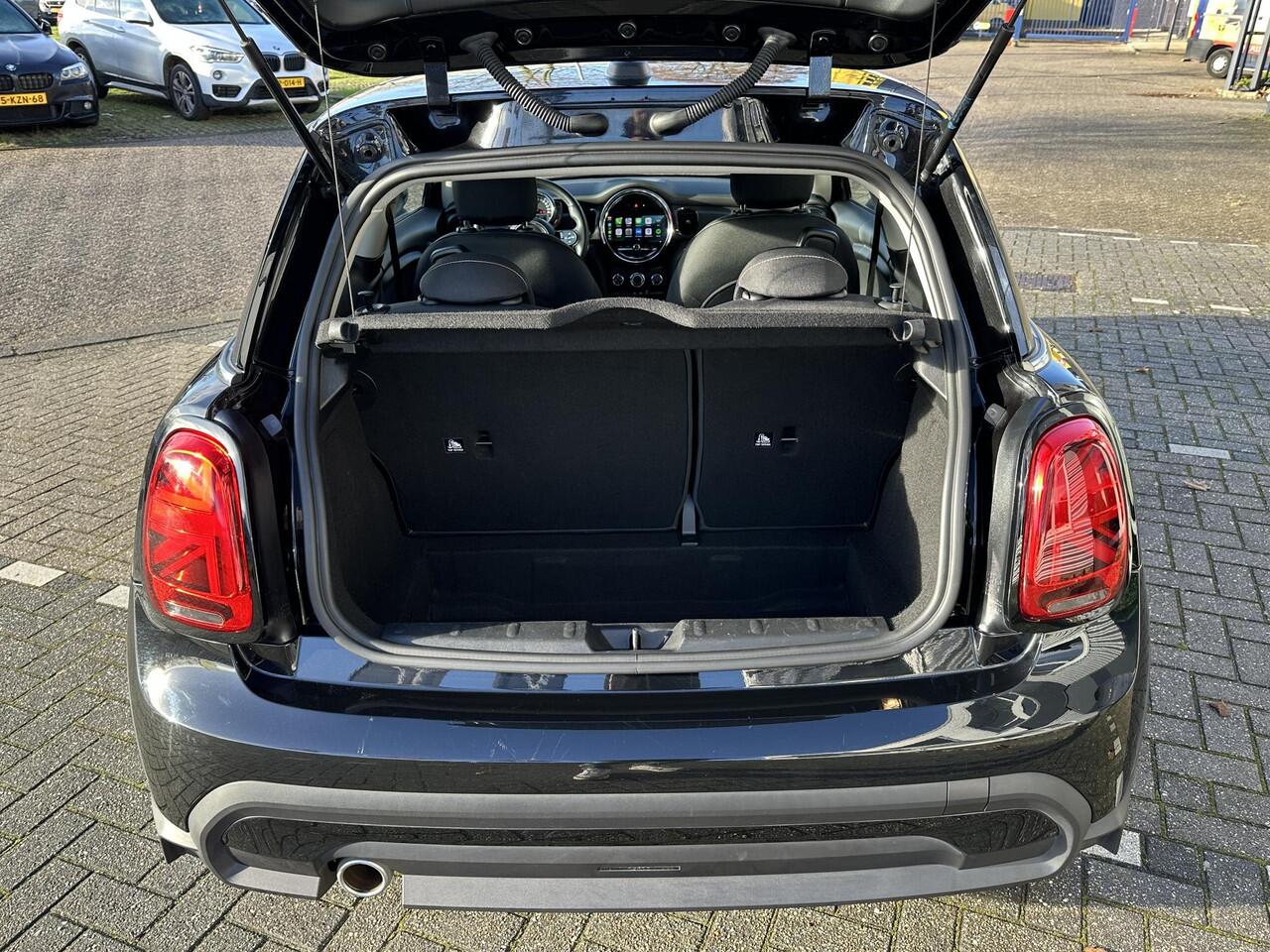 Mini COOPER 1.5 Essential Grote Navi & Apple Carplay