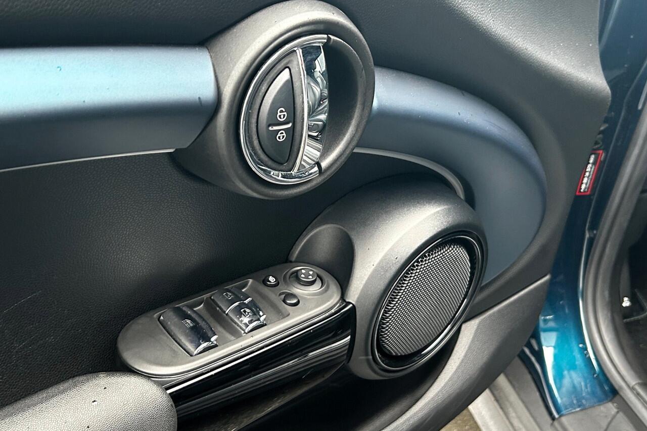 Mini COOPER Mini Cabrio 1.5 Sidewalk Edition LEER LED CAMERA 25461KM!