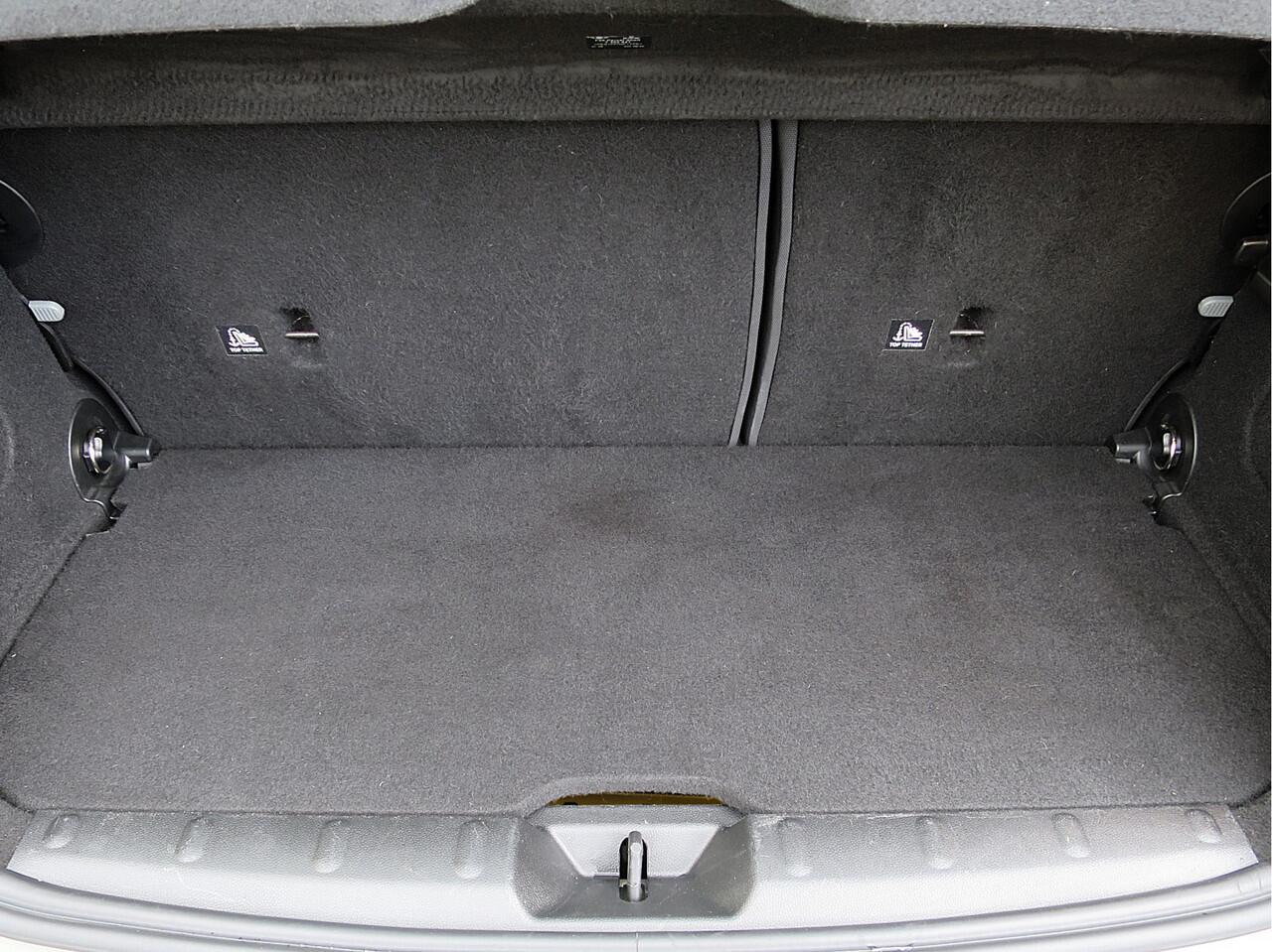 Mini COOPER 1.5 Pepper F56 LCI met Navi, LED, Clima en 16"