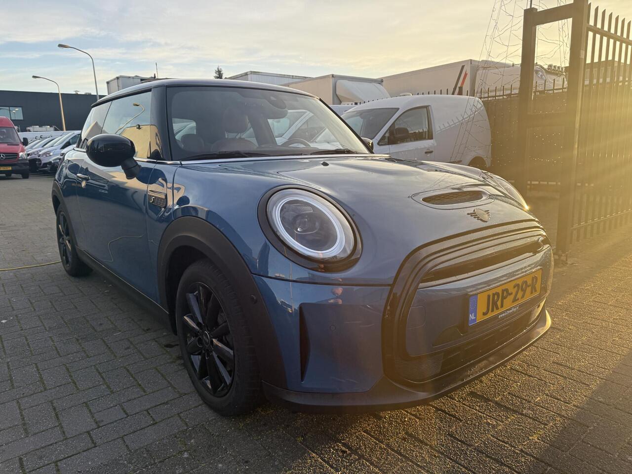 Mini COOPER E S 184PK 33kWh 100% SoH Voll leder interieur BRUIN, PANO, H-K Audio Camera APPLE CARPLAY
