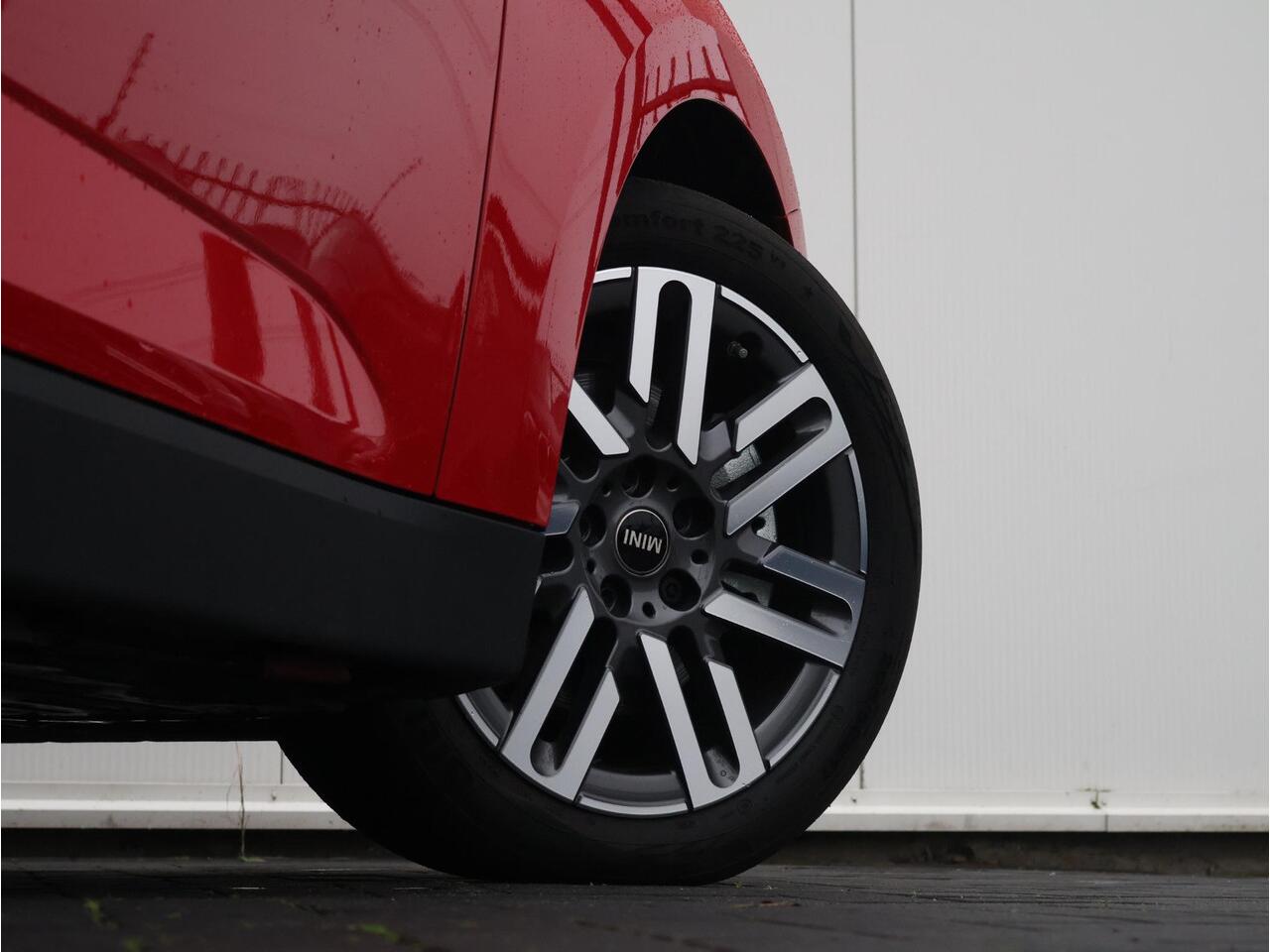 Mini COOPER Mini E Classic S 40.7 kWh Comfort Access/ Head-Up/ Driving Assistant/ 17 inch Parallel Spoke 2-tone/ Stoelverwarming