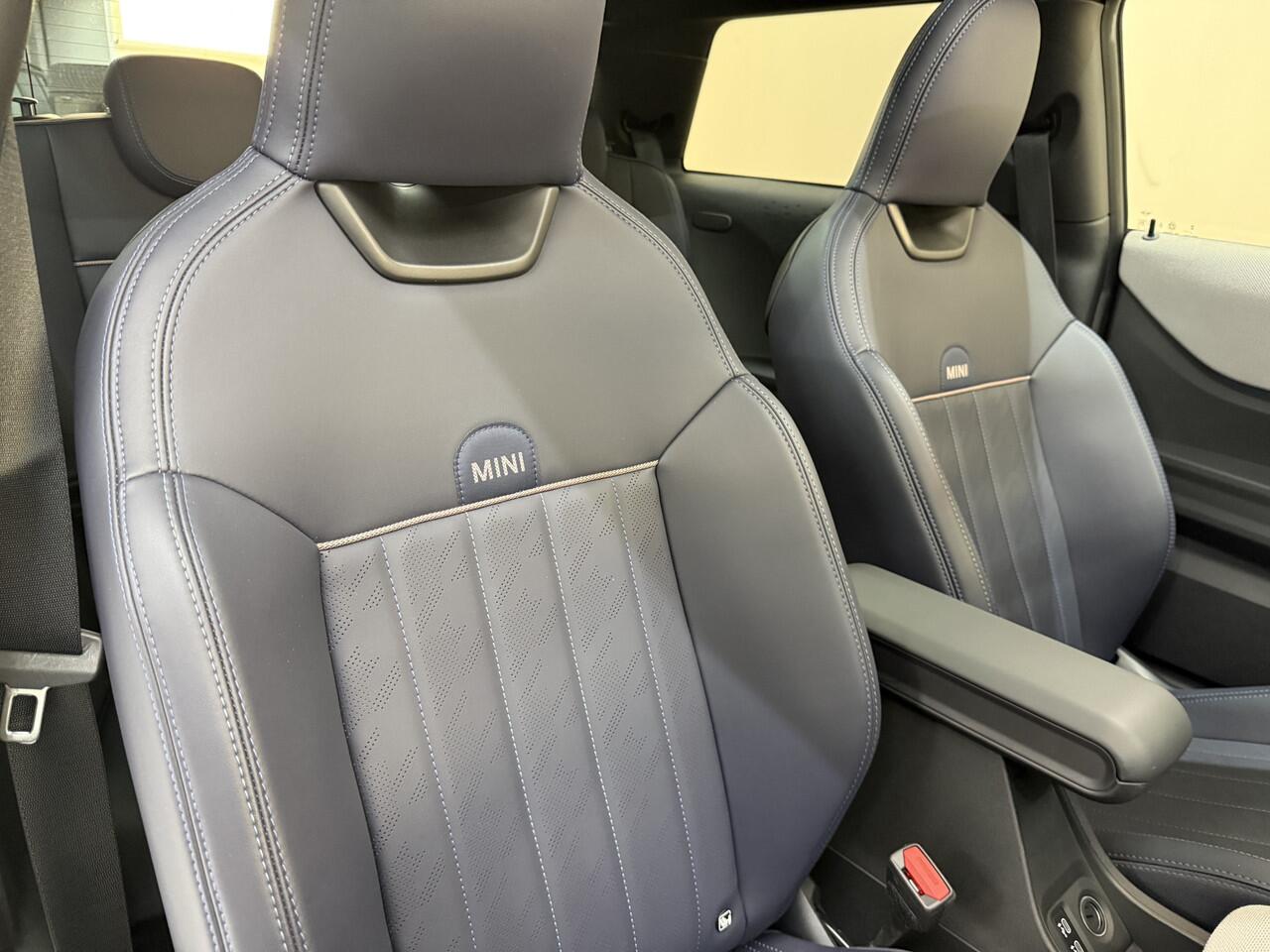 Mini COOPER Mini 1.5 Favoured L, 157Pk, 2024, Panoramadak, Volledig leder, 360* camera, Harman kardon, Stoel/stuurverwarming, Cruise control, 18" Lichtmetalen velgen