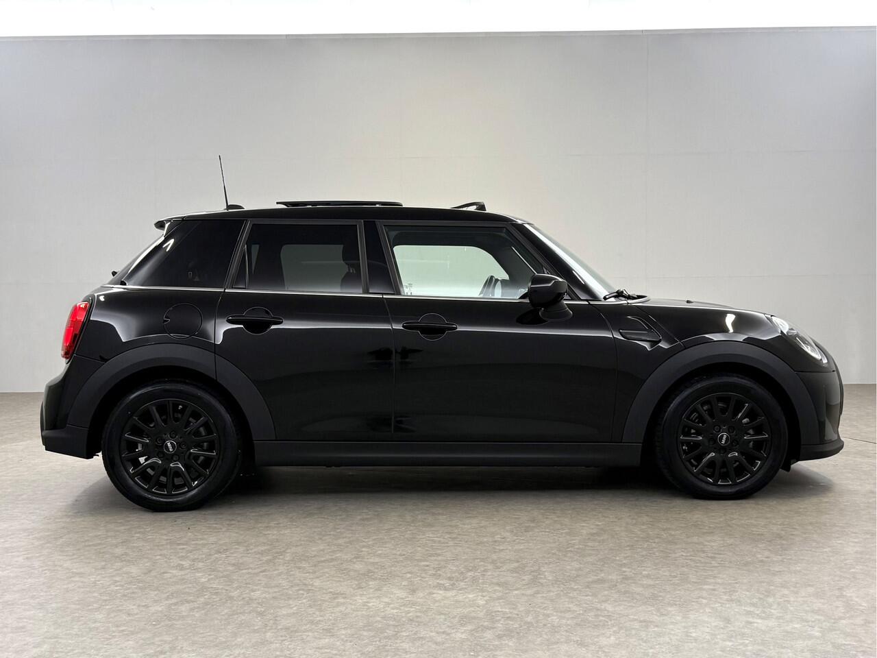 Mini COOPER 1.5 Cooper Business Edition | Pano | Sfeerverl. | Carplay | Cruise | Parkeersens. | Navi | NAP
