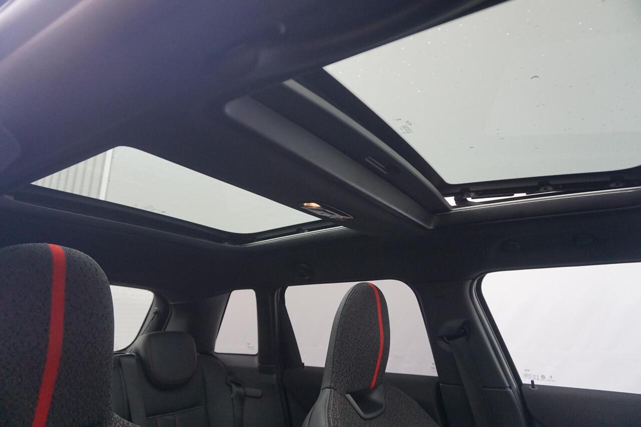 Mini COOPER 5-deurs | John Cooper Works Trim | Pakket M | Panoramadak | Head-Up Display | Driving Assistant | Comfort Access