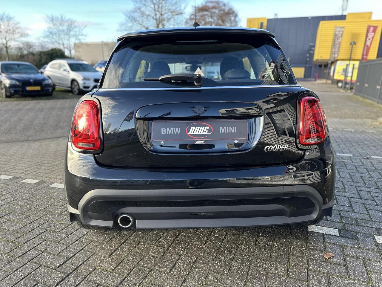 Mini COOPER 1.5 Essential Grote Navi & Apple Carplay