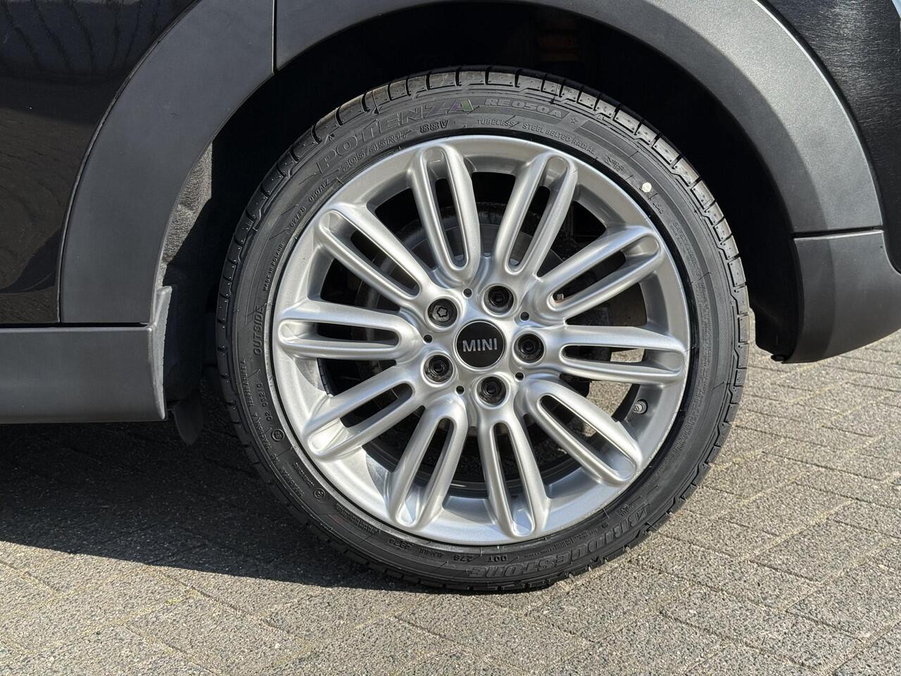 Mini COOPER Hatchback 5 deurs / Navigatie / Sportstoelen / Climate Control / LED / Cruise Control / 17 Inch / Chrome Line
