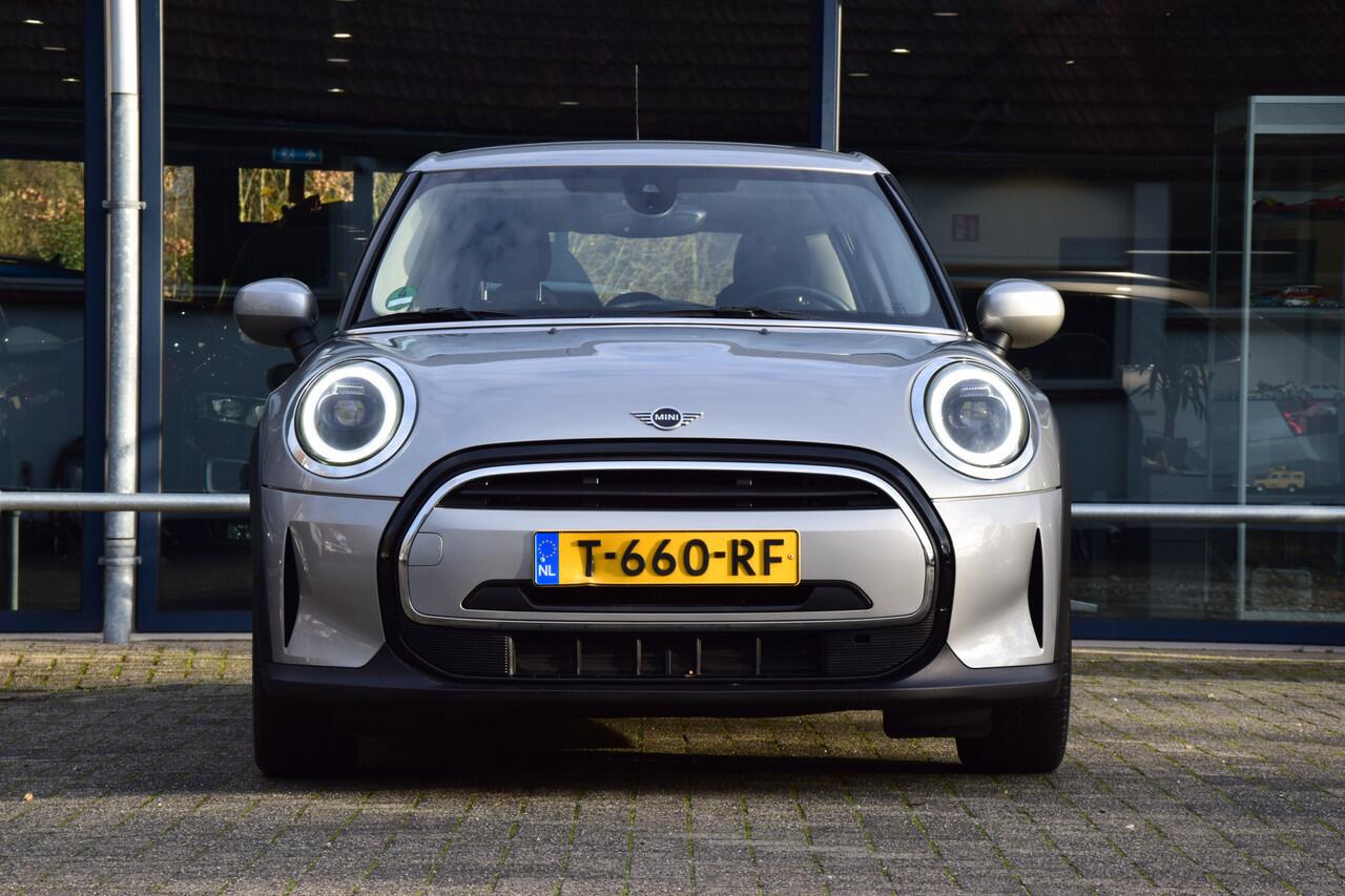 Mini COOPER Mini 1.5 136PK Camden Edition Automaat | BOVAG Garantie | Org. NL | Automatische Airco | Parkeer sensoren | All-season banden | Apple Carplay/Android Auto | LED koplampen |