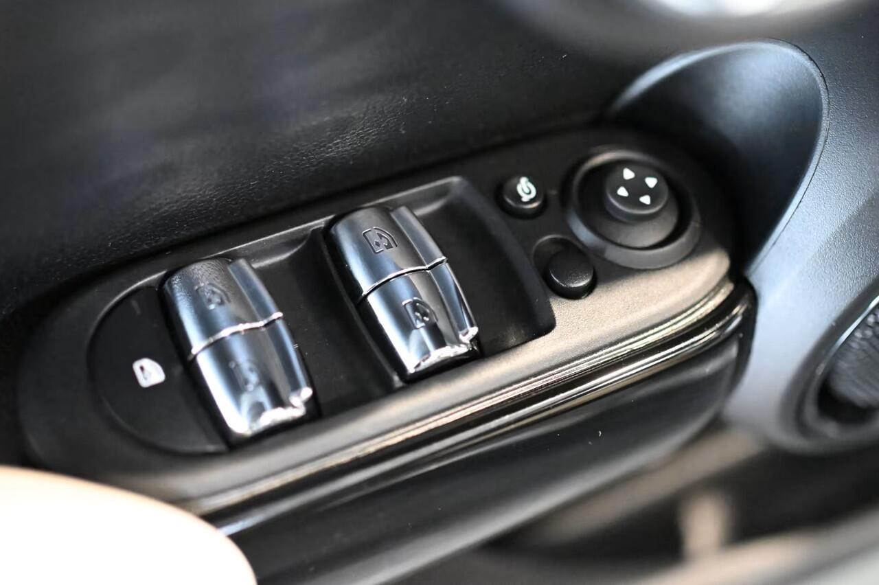 Mini COOPER 1.5 Yours 5-DRS ** LED, VIRTUAL, CHESTER LEDER, PANORAMA, CAMERA, HuD, 17-inch LMV ** 1e Eig - MINI ONDERH. ** ** INFORMEER OOK NAAR ONZE AANTREKKELIJKE FINANCIAL-LEASE TARIEVEN **