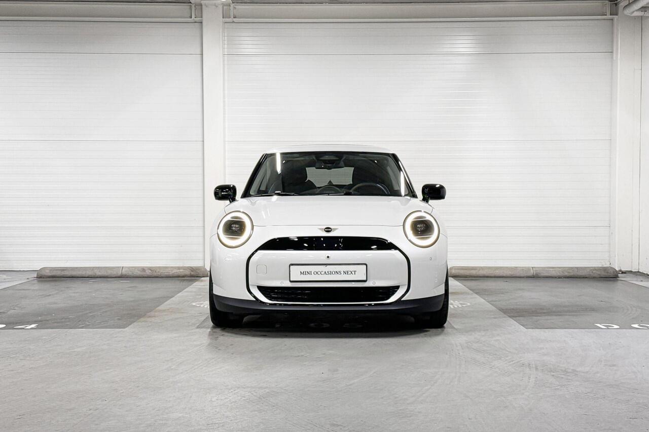 Mini COOPER E | Classic Uitvoering | Pakket L | 17" Parallel Spoke two-tone