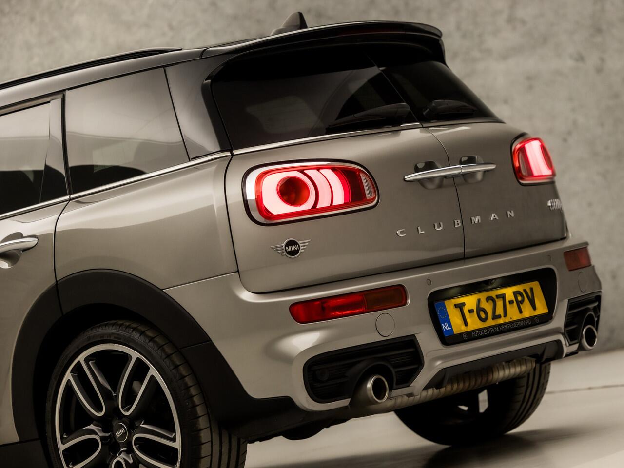 Mini COOPER CLUBMAN Mini 2.0 S ALL4 Chili 192Pk Automaat (PANORAMADAK, JCW PACK, DEALER ONDERHOUDEN, GROOT NAVI, SFEERVERLICHTING, HARMAN/KARDON, STOELVERWARMING, GETINT GLAS, LED KOPLAMPEN, NIEUWSTAAT)