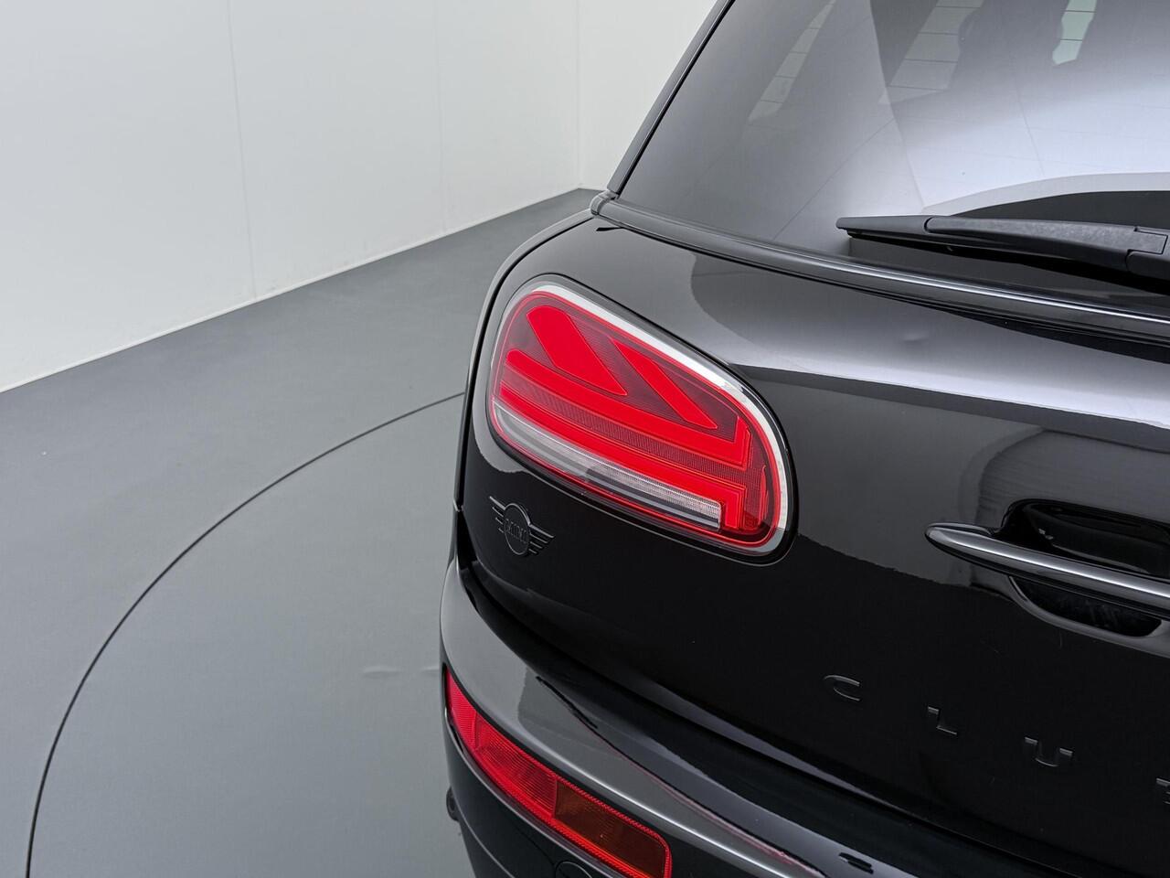 Mini COOPER CLUBMAN Mini 1.5 Richmond Park Edition VAN: ¤27.900,- VOOR: ¤24.770,- UW EINDEJAARSVOORDEEL: ¤3.130,- | PANO| CAMERA| STOELVERW. | LEER| KEYLESS| RIJKLAARPRIJS INCL. 12 MND BOVAG GARANTIE