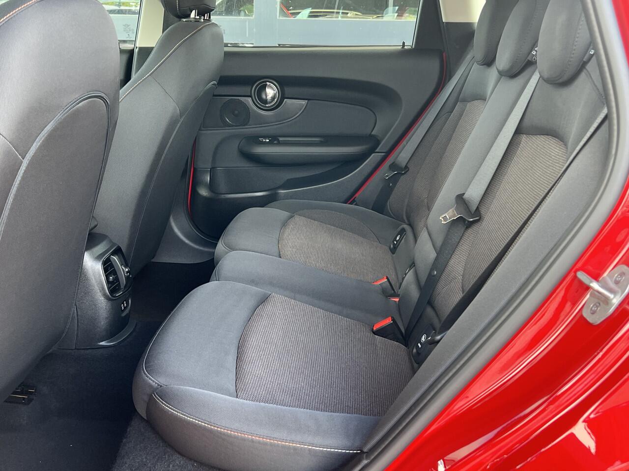 Mini COOPER CLUBMAN Mini 1.5 136 pk Business Edition Navigatie DAB Carplay Clima + Cruise Control 17 Inch Velgen Parkeersensoren Alarm 1e Eigenaar NL Auto