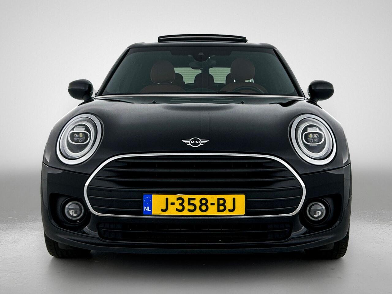 Mini COOPER CLUBMAN Mini 1.5 136Pk Automaat Edition / Panoramadak / Airco-ecc./ Navigatie / Leder / Xenon / Apk 08-2026
