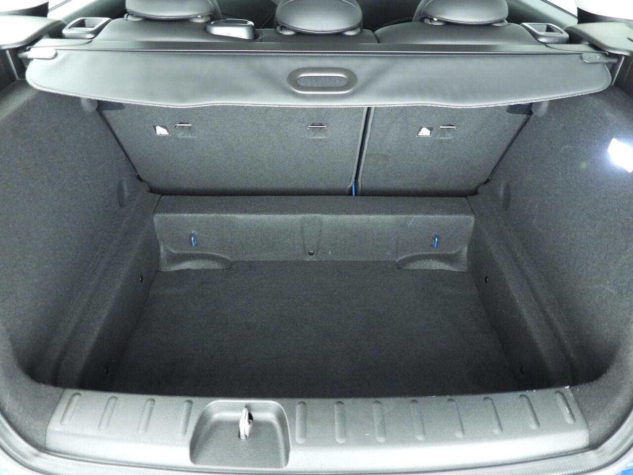 Mini COOPER CLUBMAN Sportstoelen / Half leder / LED / PDC / Cruise / Navigatie / Alu wielen 17 inch