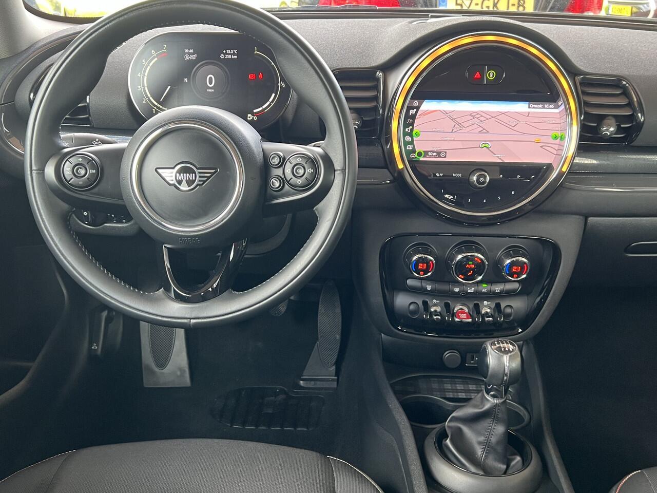 Mini COOPER CLUBMAN Mini 1.5 136 pk Business Edition Navigatie DAB Carplay Clima + Cruise Control 17 Inch Velgen Parkeersensoren Alarm 1e Eigenaar NL Auto