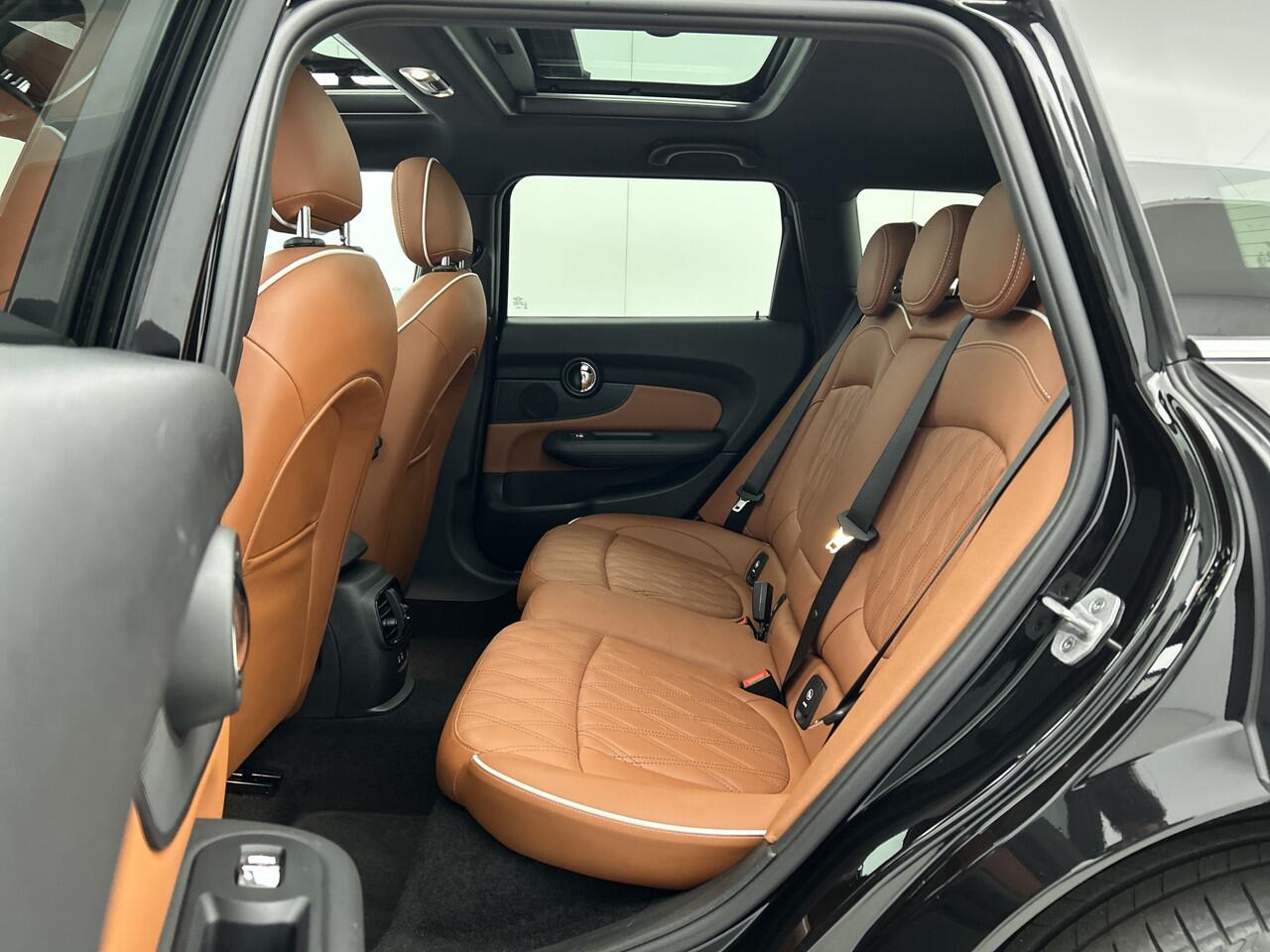 Mini COOPER CLUBMAN Mini 1.5 136Pk Automaat Edition / Panoramadak / Airco-ecc./ Navigatie / Leder / Xenon / Apk 08-2026