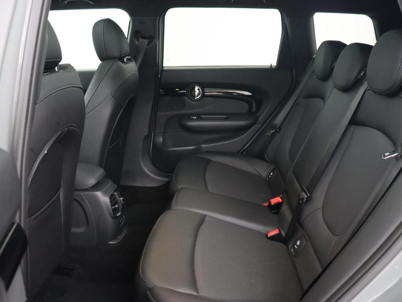 Mini COOPER CLUBMAN 2.0 S | 192pk | Panoramadak | Leder | Trekhaak | Carplay | Navigatie | Parkeerhulp | Full LED | Verwarmde voorruit | Getint glas