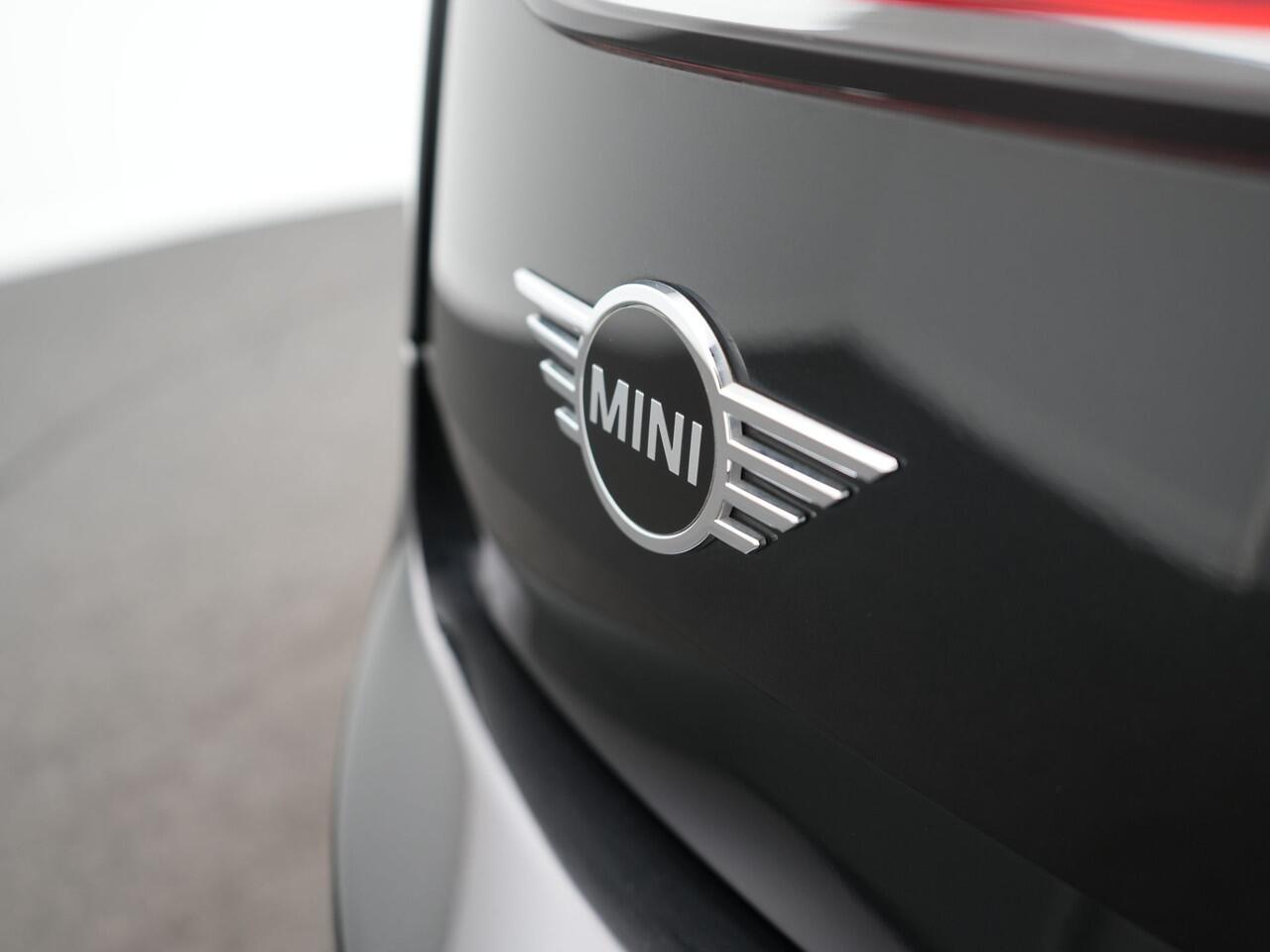 Mini COOPER CLUBMAN 1.5 Classic Business Edition - Occasional Lease vanaf ¤529 p/m - RIJKLAARPRIJS - Automaat - Achteruitrijcamera - Apple Carplay - Android Auto - Stoelverwarming