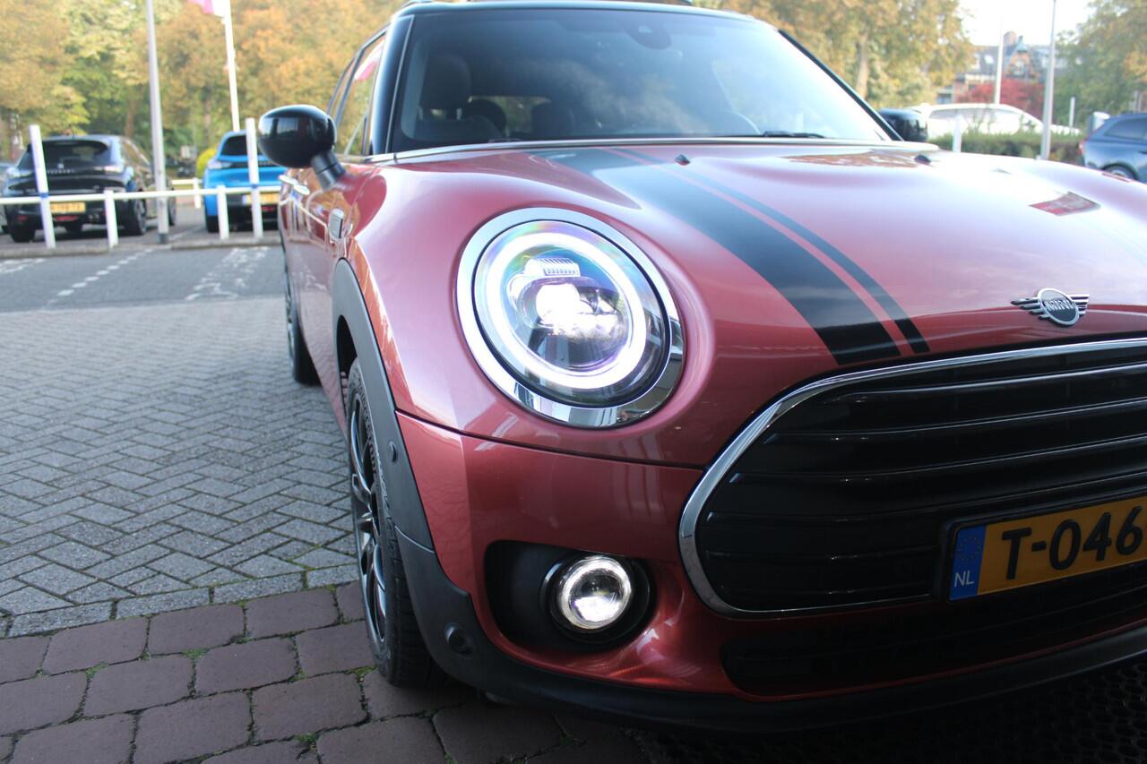 Mini COOPER CLUBMAN 1.5 136PK CHILI AUTOMAAT | PANORAMISCH SCHUIF/KANTELDAK | NAVIGATIE | LEDEREN BEKLEDING | STOELVERWARMING | 17" LICHTMETALEN VELGEN | FULL LED KOPLAMPEN | UNION JACK ACHTER LICHTEN | KEYLESS ENTRY / START |