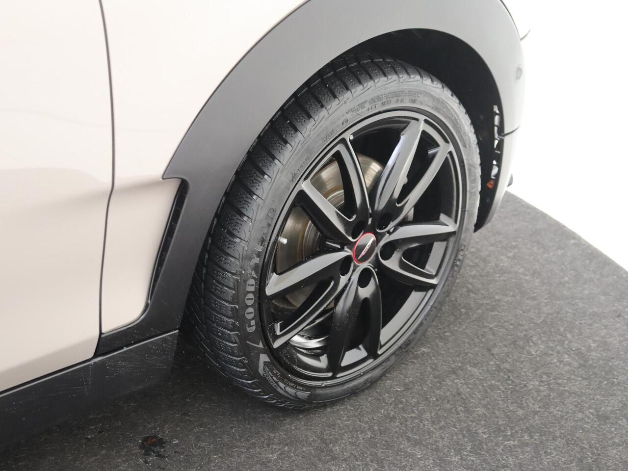 Mini COOPER CLUBMAN Mini 1.5 John Cooper Works Automaat | Navigatie | Parkeersensoren & Camera | LM Velgen |