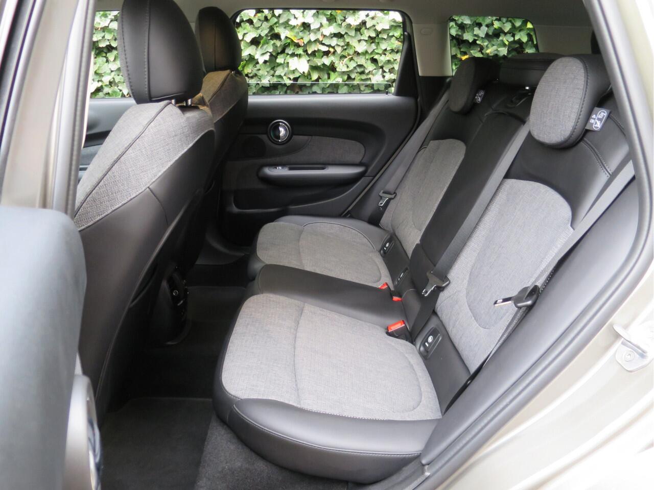 Mini COOPER CLUBMAN 1.5 Chili F54 met LED, Navi, Keyless, PDC en 17"