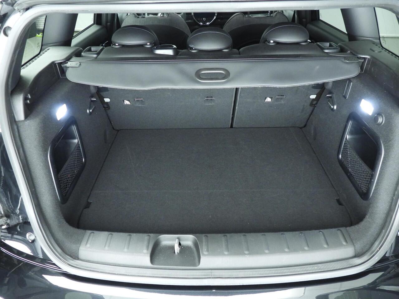 Mini COOPER CLUBMAN S | LED | Navigatie | Sportstoelen | Stoelverwarming | Keyles go | DAB | Alu 18 inch