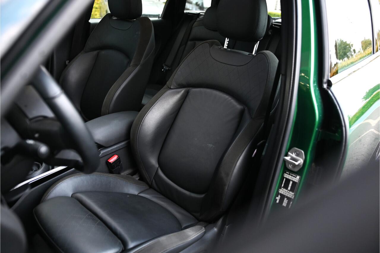 Mini COOPER CLUBMAN Automaat / Panoramadak / Achteruitrijcamera / Comfort Access / LED / Stoelverwarming / Harman-Kardon / Airconditioning / Cruise Control