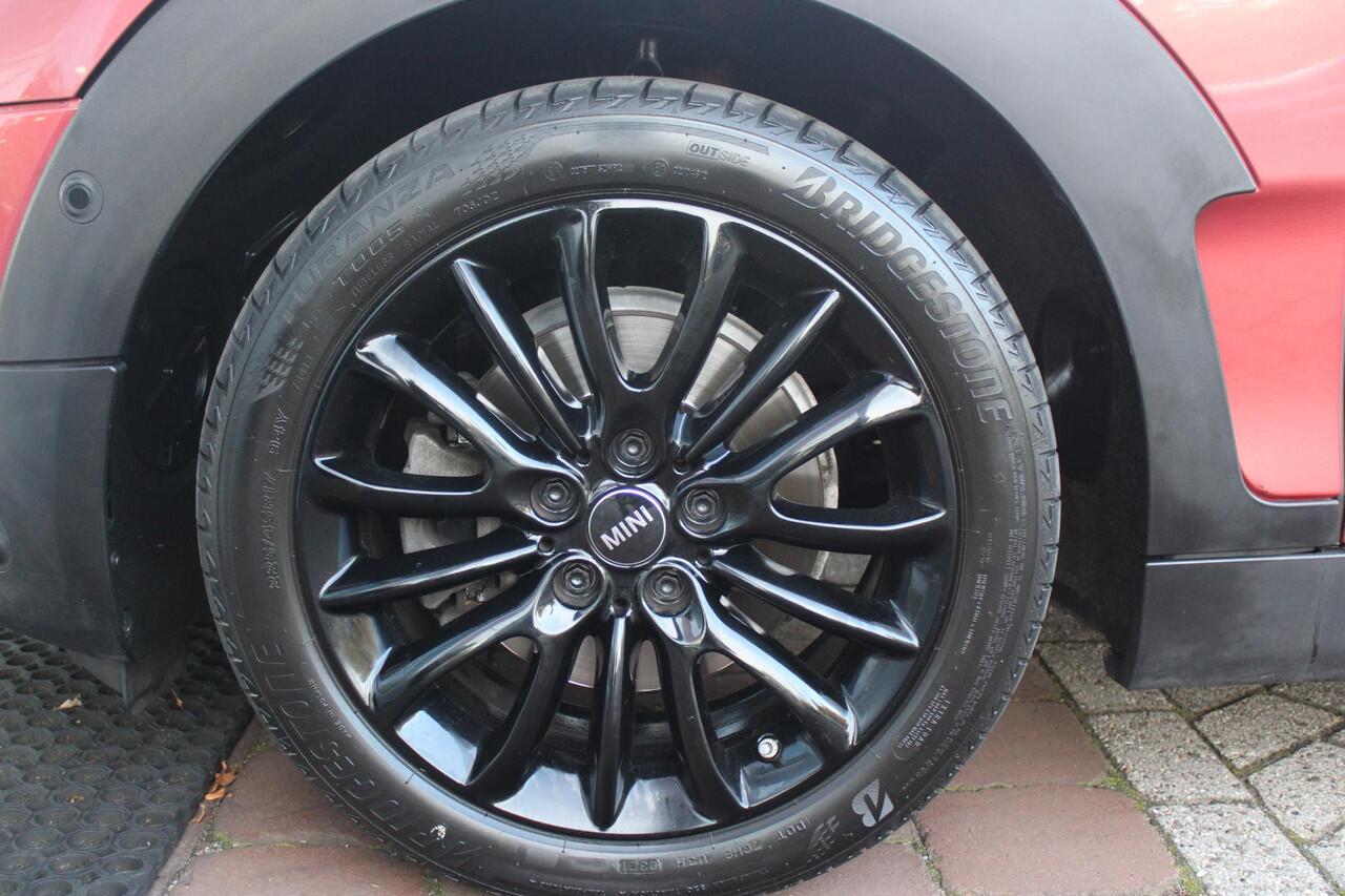 Mini COOPER CLUBMAN 1.5 136PK CHILI AUTOMAAT | PANORAMISCH SCHUIF/KANTELDAK | NAVIGATIE | LEDEREN BEKLEDING | STOELVERWARMING | 17" LICHTMETALEN VELGEN | FULL LED KOPLAMPEN | UNION JACK ACHTER LICHTEN | KEYLESS ENTRY / START |